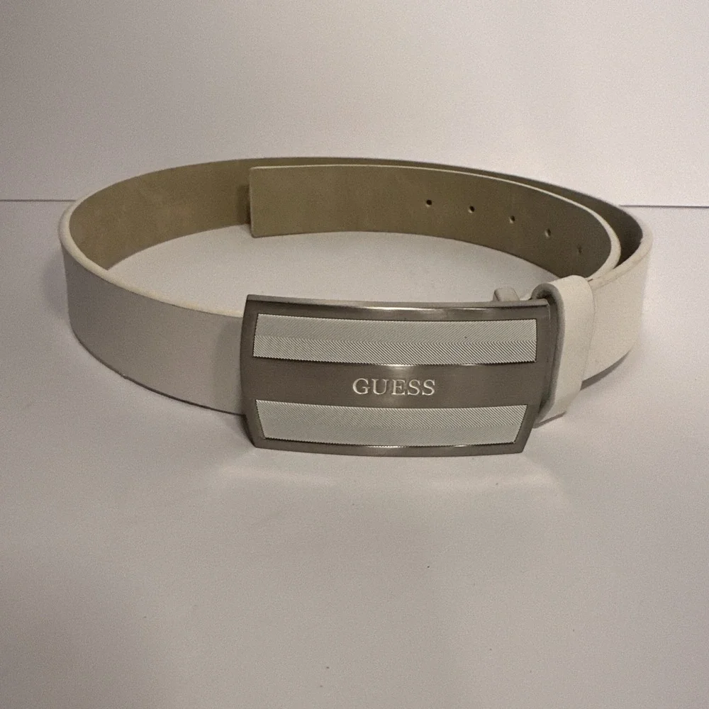 GUESS Men's White Belt Size 36 Faux Leather Casual Fashion Accessory PREOWNED